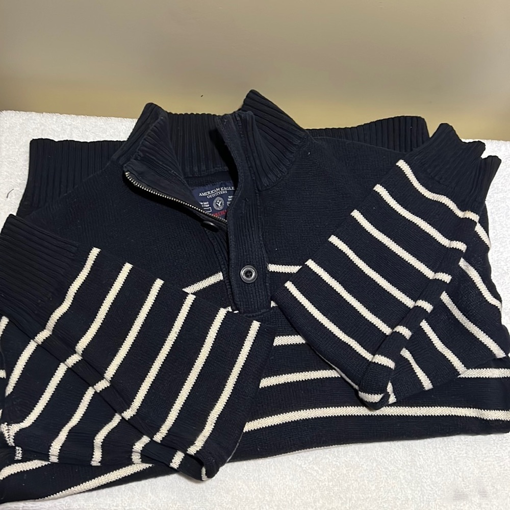 American Eagle Pullover